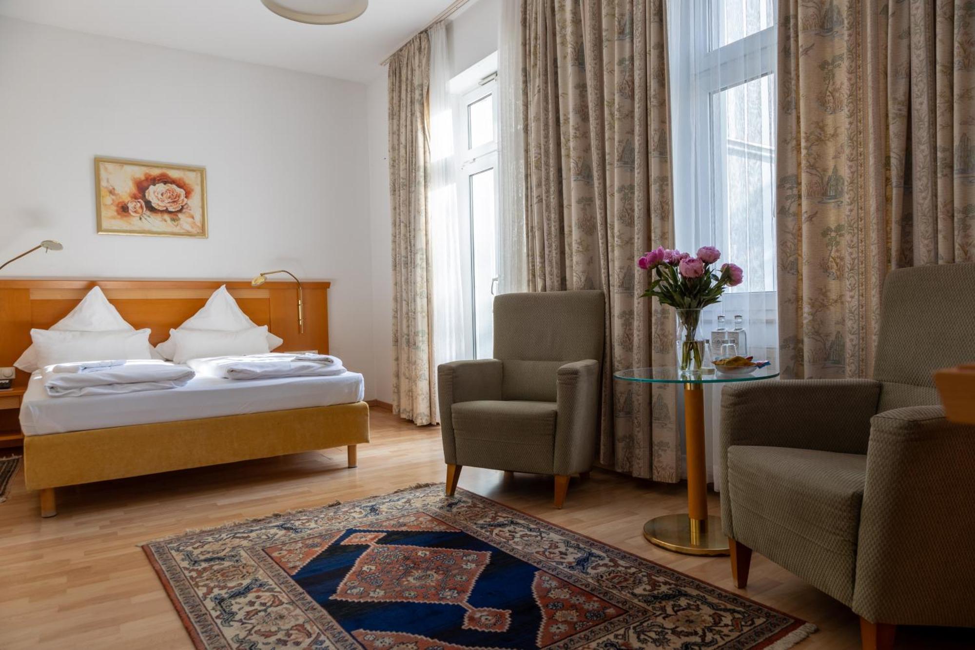 Hotel Weisses Haus Бад-Кіссінген Екстер'єр фото