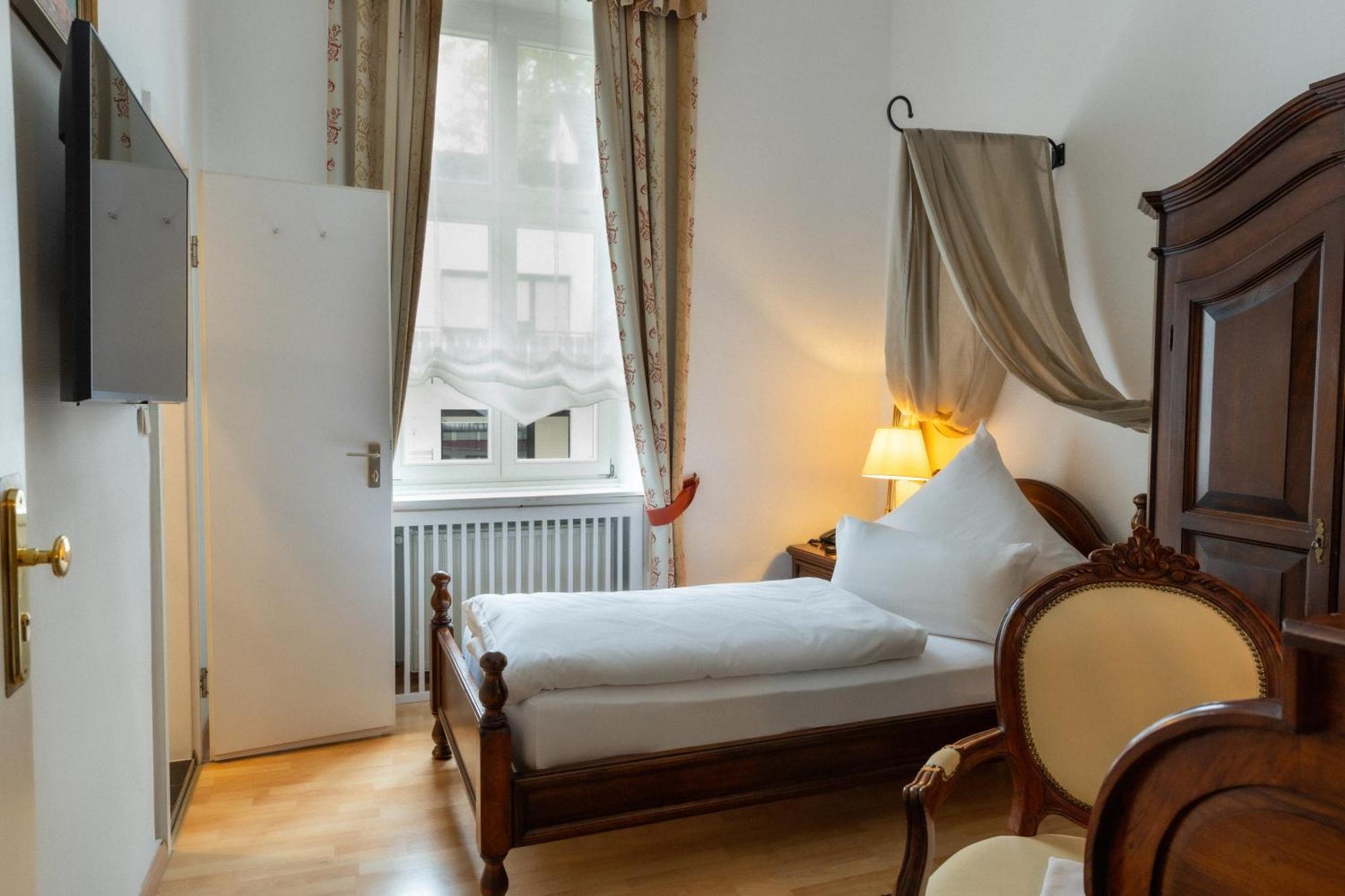 Hotel Weisses Haus Бад-Кіссінген Екстер'єр фото